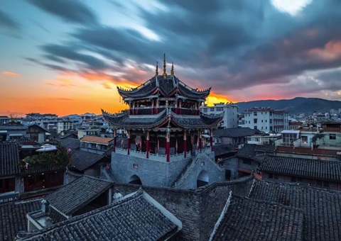 四川汗青文化；ご   规划“一核、四廊、五区、多点”格局